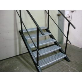 Masivne kovinske stopnice z barierami 90 cm