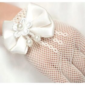   Eleganten komplet belih komunijevih rokavic z ažurnim dizajnom in petimi prsti