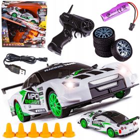 Drift avto 1:24 Nissan GTR 4WD RC avto