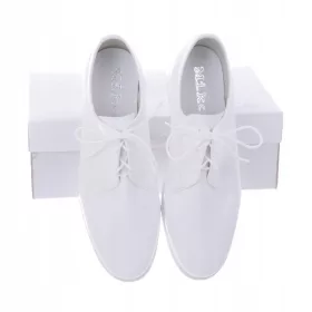 Elegantni komunijacijski čevlji za fante številka 31