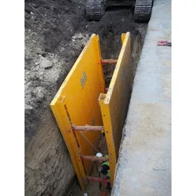 TEŽKI TIPSKI OPAŽ ZA IZKOPE ZA MAKSIMALNO GLOBINO 6M