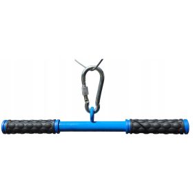   Udoben ročaj za zip line z gumijastimi profiliranimi ročaji za boljši oprijem. Izdelan iz visokokakovostne poljske jeklene cevi, prašno barvan. Primeren za uporabo pri vadbah in zip linah kot element 