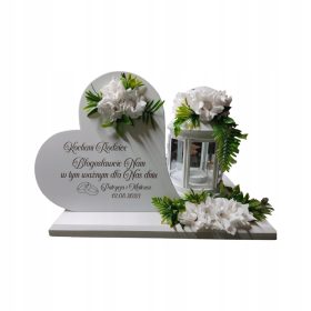 Srce za spomenik z lanterno in personaliziranim napisom