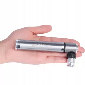   Mini ročna tlačilka Wheel-Up za kolo - Popolna rešitev za napihovanje koles, žog in igrač. Izdelana iz lahkega aluminija, z elegantnim dizajnom. Ta kompaktna tlačilka je zložljiva, s priloženimi łyžka
