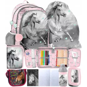   Optimized name: Majestic Horse Šolski nahrbtnik za deklico s kompletom konji

Optimized description: 
Ponujamo vam šolski nahrbtnik Paso s motivom konja, ki je del najnovejše kolekcije Paso Konji. Ta 