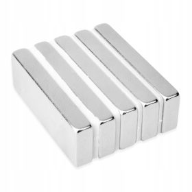Močni neodimski magneti 30x10x4 N45 - 5 kosov