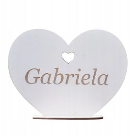 Srčna dekoracija na stojalu za cerkve