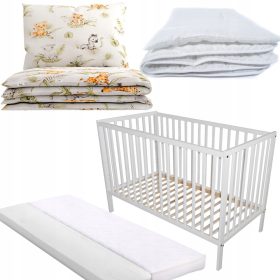   Lesena postelja za dojenčka Magda s penastim vzmetnicam in dodatki