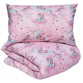   Luksuzna posteljnina za otroke s čarobnim vzorcem konjičkov in ponijev. Izdelana iz visokokakovostne bombažne tkanine za udoben in prijeten spanec. Komplet vsebuje 1 prevleko za odejo velikosti 140x20