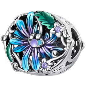 arobni cvetni obesek s posrebrenimi čarobnimi obeski