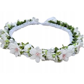   Nežen unikaten venček za prvo obhajilo s biseri v elegantni beli barvi, izdelan ročno s posebno pozornostjo na detajle. Ta prefinjen venček je popoln dodatek za posebno priložnost vašega otroka. Izdel