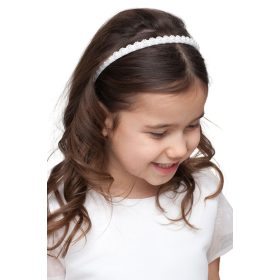   Trak za lase za punčke z biseri v obliki cvetlic. Izjemno eleganten in lepo okrašen, primeren za vsako priložnost. Okrasite lase vaše punčke na poseben način s to prefinjeno opasko. Izdelana je iz kak