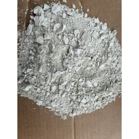 Kreda za ribnik in lonček za vodo na paleti za vzrejo rib