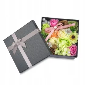 FLOWERBOX Z KOMPLETOM ROZNOKOLOROWYCH MYDLANYCH RÓŻ