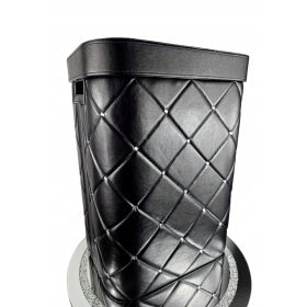   Koš za perilo iz eko usnja - Elegantno oblikovan črn koš za perilo za glamurozni dom

Ta čudovit koš za perilo združuje stil in praktičnost. Črna barva mu dodaja eleganco, pikasto oblikovanje pa stabi