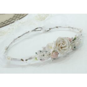 Wianek za prvo obhajilo - nežni beli cvetovi kot pravi