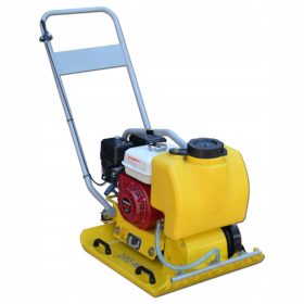   Kompaktor Dro-Masz 90 kg, litoželezna plošča + motorni rezervoar za vodo. Honda GX160