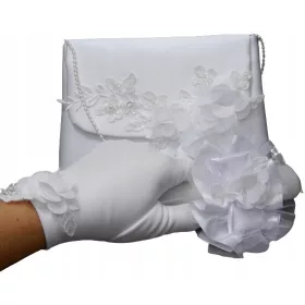   Obhajilni komplet: torbica, rokavice, kapa. Komplet vključuje torbico, bele petprstne rokavice in kapo, vsi okrašeni z izjemno aplikacijo 3D. Izdelan iz najkakovostnejših materialov, vključno s sateno