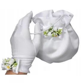   Kompleti prve obhajilne obleke: Rokavice brez okraskov, zapestnica na okrasni elastiki za eno roko ter satenasta torbica v obliki vrečke z vložkom, ki ohranja obliko vrečke tudi po obremenitvi. Okraše