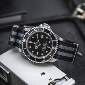 Pas za uro NATO 22 mm - Strap Room - ČRNO-SIVA