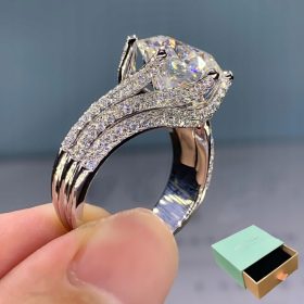 Elegantni 5-karatni srebrni prstan z umetnim kamnom