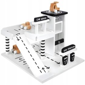 Lesni parkirni kompleks s dvigalom in avtomobili