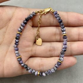   Elegantna zapestnica iz modrega kalcedona s pozlačenimi elementi iz jekla