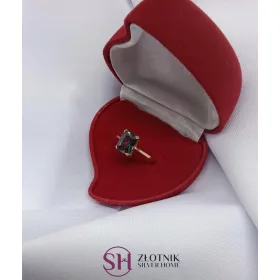 Zlati prstan z mističnim topazom