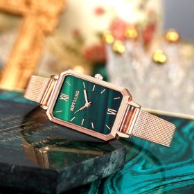   Elegantna ženska ura s kvadratno obliko, primerna za modne navdušenke. Izdelana je iz visokokakovostnega nerjavečega jekla, ki zagotavlja dolgo življenjsko dobo izdelka. Mehanski mehanizem zagotavlja 