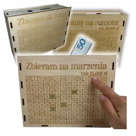   Personalizirana lesena skrinjica za varčevanje z gravirano križanko