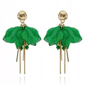  Svileni uhani z zelenimi rožicami z verižicami iz blaga