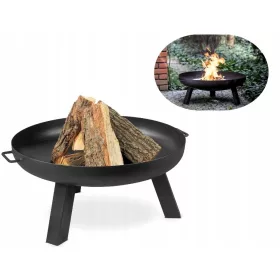    Visok, prostoren vrtni kamin, idealen za žar premera 70 cm.