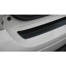    Toyota Avensis III 2009+ - Črna zaščitna letev za zadnji odbijač