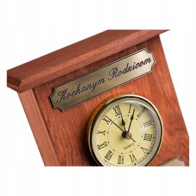 Darilo za posebne priložnosti - Lesena komódka z uro