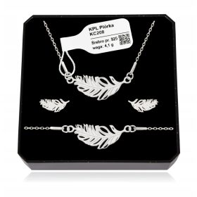   Slovenian Name: Elegantni komplet srebrnega nakita z zvezdnatimi peresi

SEO-Optimized Description: 
Eleganten srebrni komplet nakita z zvezdnatimi peresi je popolno darilo ali odlična izbira zase. Ko