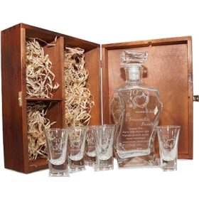 GRAVIRANA KARAFKA S KOZARCI x 6 V LIČNI ŠKATLI