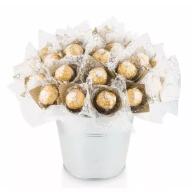 SLADKI BUKET FERRERO ROCHER Z PERSONALIZIRANIM BILETIČKOM