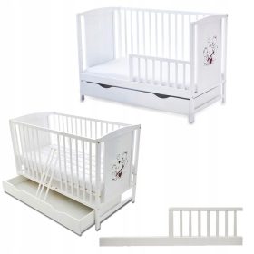   Slovenian Name: Lesena postelja Skrzat 60 x 120 cm bela s tapczanikom in predalom

SEO-Optimized Description: 
Lesena postelja Skrzat dimenzij 60 x 120 cm v beli barvi je idealna izbira za udoben in v