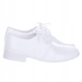   Pomembno je, da so čevlji za fante primerni za različne priložnosti, kot je obhajilo. Ta beli par čevljev velikosti 34 je idealen za posebne dogodke. Izdelani so iz visokokakovostnega ekološkega usnja