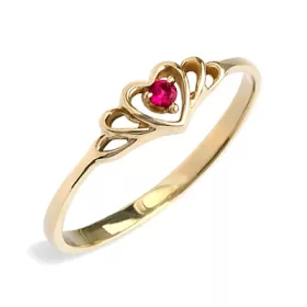 Zaročni prstan z zlatim srcem in rubinom