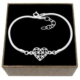 Elegantna zapestnica s srebrnim srcem in ažurnim vzorcem