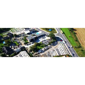 Granitne ploščice v večbarvni rdeči barvi