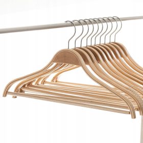 Viseči obešalnik iz lesa v odtenkih rjave barve