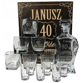   VIP SET ZA ROJSTNI DAN S GRAVIRANIM KARAFOM + 6 KOZARCEV + 6 KELIHCEV V LESENI ŠKATLI