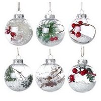 Božične kroglice in okraski na drevesu